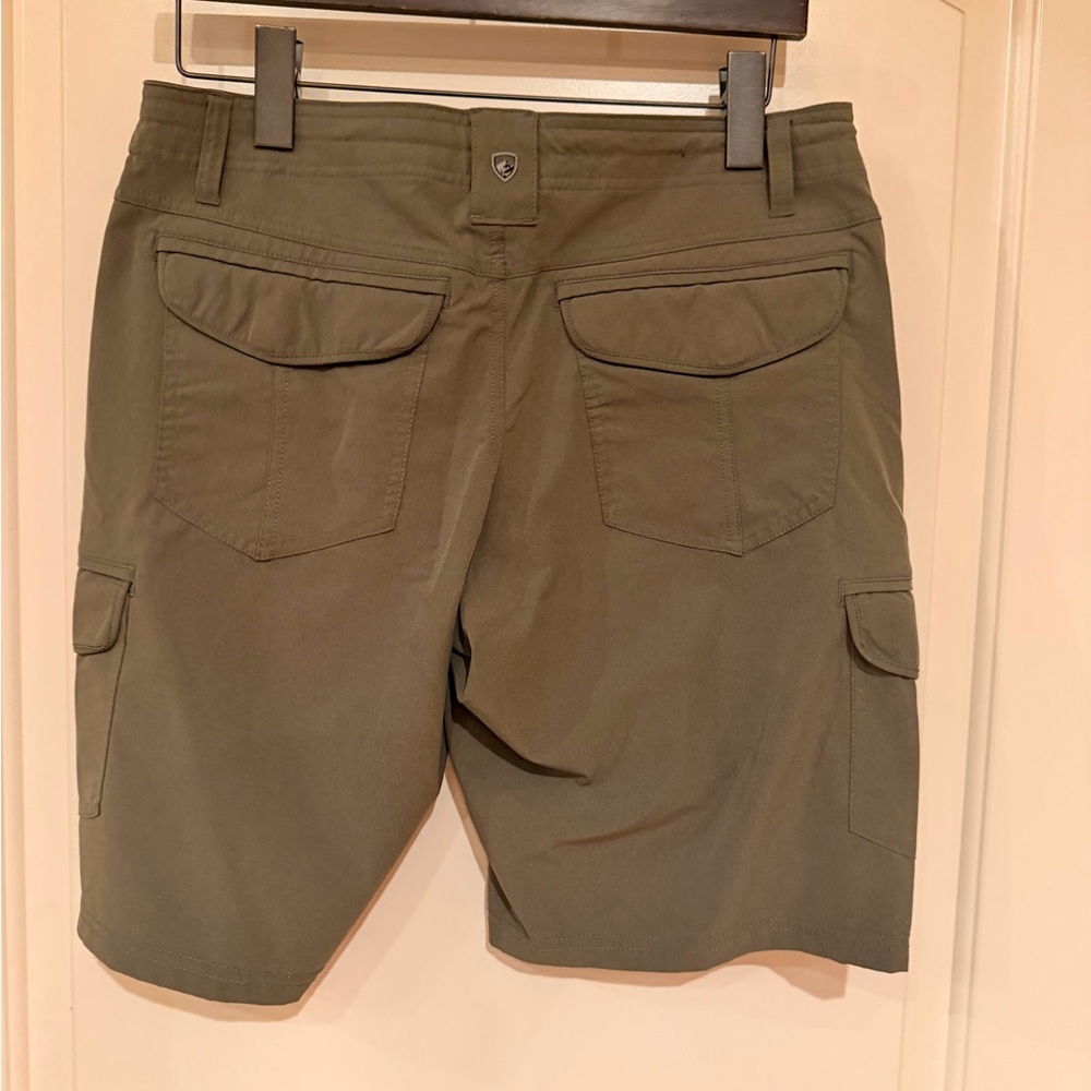 Kuhl women’s size 8 Olive green cargo shorts in EUC - Picture 3 of 4